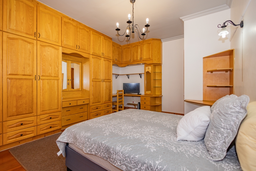 5 Bedroom Property for Sale in Langerug Western Cape